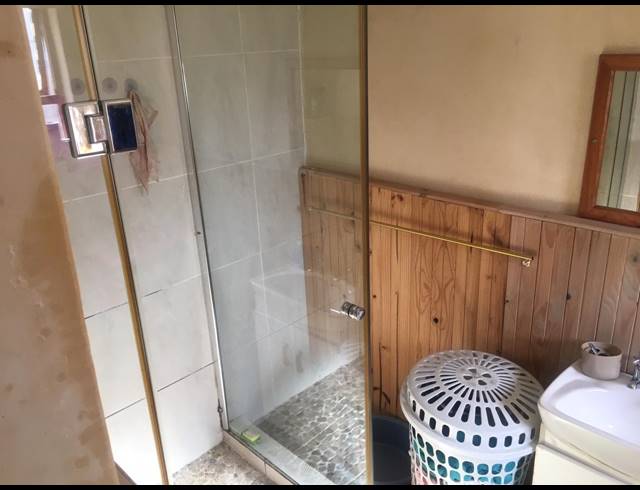 3 bed property to rent in GRASSY PARK